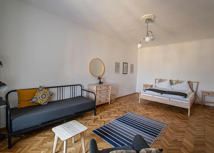 Super Billiard And Darts Big Apartment