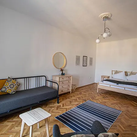 Super Billiard And Darts Big Apartman